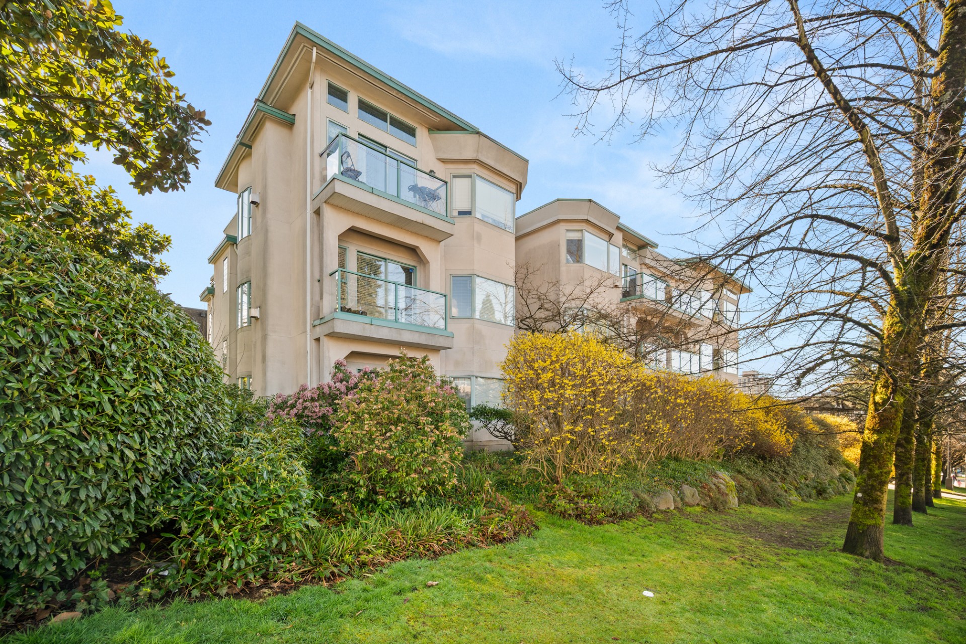 #103 – 177 W. 5th Street